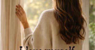 دختری که از پنجره به بیرون نگاه می کند